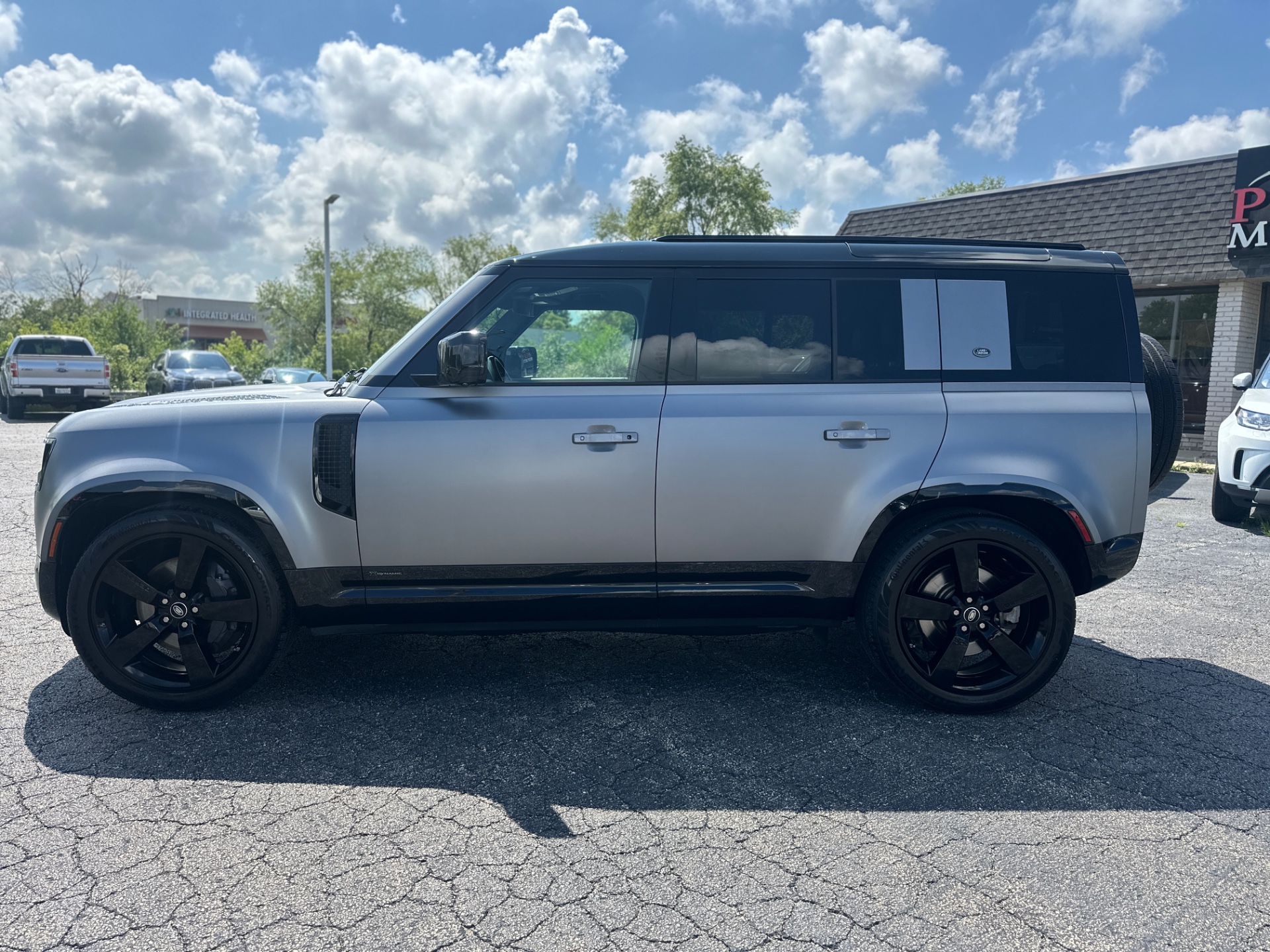 land rover defender 2021 SALE37RU7M2049629 image land rover defender 2021 SALE37RU7M2049629 image